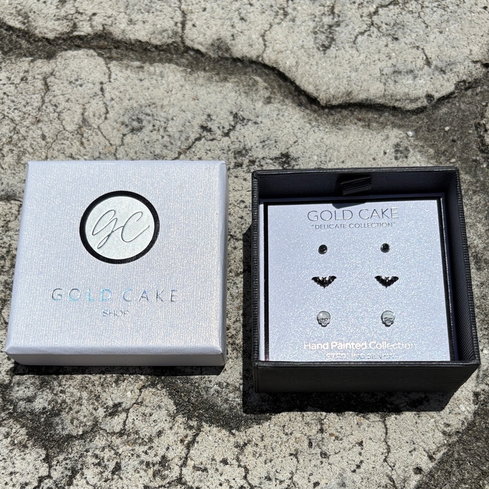 Gold Cake Black and Silver Earrings Set